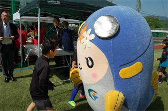 まん真ん中広場リニューアルオープンスポーツ交流会（良良ちゃん）