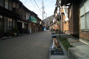 2_柳町の町並みと水路の画像
