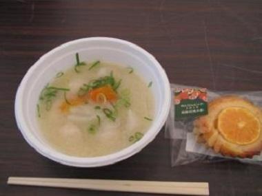 視察会場ハモ団子汁