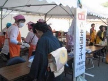 視察会場ハモ団子汁受付