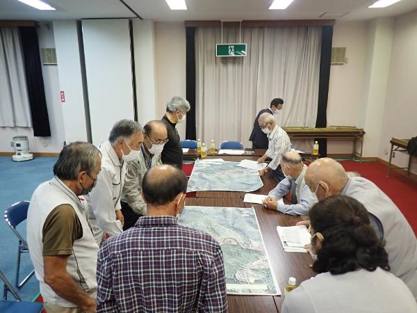 八幡町小那比地区座談会の様子